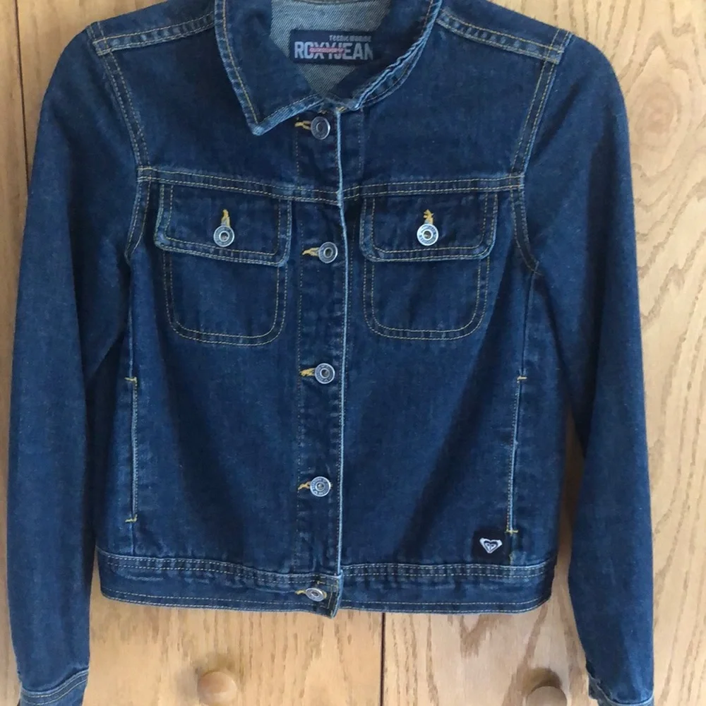 Roxy Vintage Blue  Denim Jacket Girls Size large fits about a size 14 girls